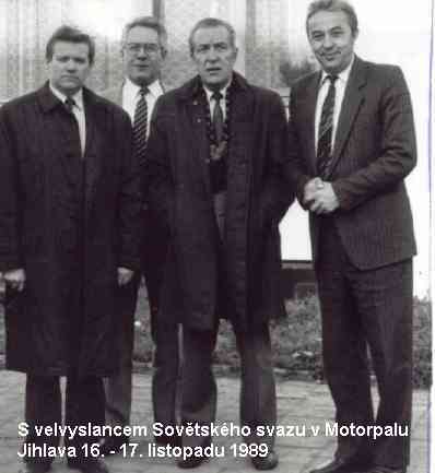 S velvyslancem Sovětského svazu v Motorpalu Jihlava 16.-17. listopadu 1989