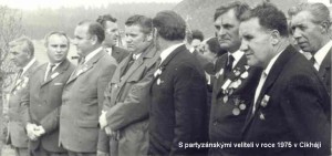 velitele S partyzánskými veliteli v roce 1975 v Cikháji